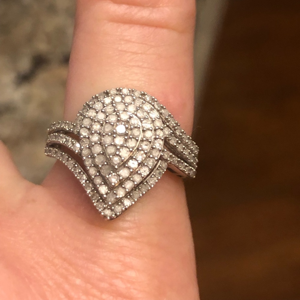 Size 7 diamond cluster ring